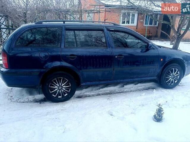 Синий Шкода Октавия, объемом двигателя 1.6 л и пробегом 500 тыс. км за 4000 $, фото 1 на Automoto.ua
