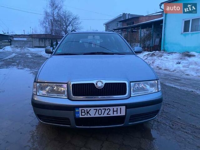 Синій Шкода Октавія, об'ємом двигуна 1.6 л та пробігом 249 тис. км за 3700 $, фото 1 на Automoto.ua