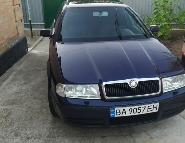 Синий Шкода Октавия, объемом двигателя 1.78 л и пробегом 259 тыс. км за 5600 $, фото 1 на Automoto.ua