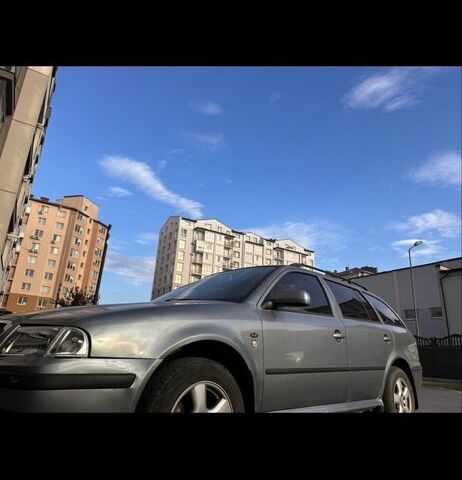 Синий Шкода Октавия, объемом двигателя 0 л и пробегом 370 тыс. км за 2618 $, фото 1 на Automoto.ua