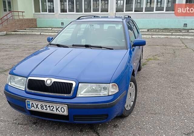 Синий Шкода Октавия, объемом двигателя 1.6 л и пробегом 345 тыс. км за 4900 $, фото 1 на Automoto.ua