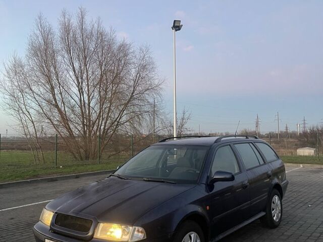 Синий Шкода Октавия, объемом двигателя 0 л и пробегом 300 тыс. км за 1650 $, фото 1 на Automoto.ua