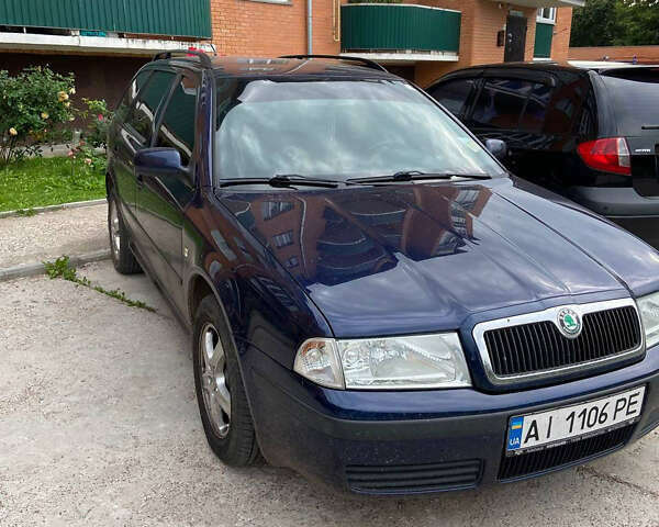 Синий Шкода Октавия, объемом двигателя 1.6 л и пробегом 250 тыс. км за 5500 $, фото 1 на Automoto.ua