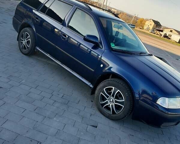 Синий Шкода Октавия, объемом двигателя 1.6 л и пробегом 320 тыс. км за 4200 $, фото 1 на Automoto.ua