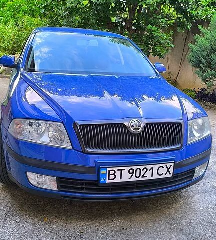 Синий Шкода Октавия, объемом двигателя 1.6 л и пробегом 217 тыс. км за 5800 $, фото 1 на Automoto.ua