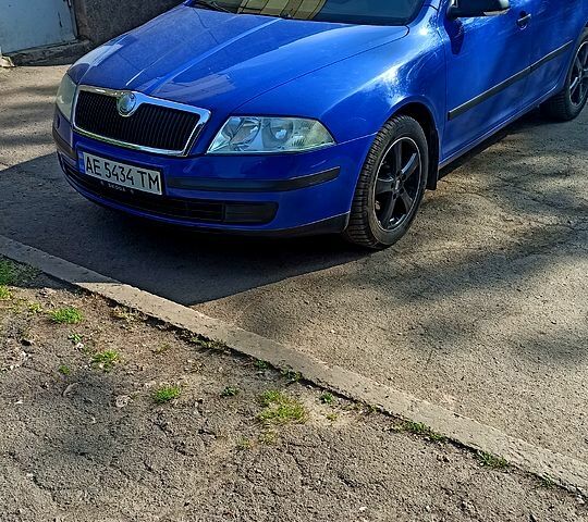 Синий Шкода Октавия, объемом двигателя 1.6 л и пробегом 280 тыс. км за 5200 $, фото 1 на Automoto.ua