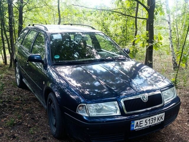 Синий Шкода Октавия, объемом двигателя 1.6 л и пробегом 240 тыс. км за 3750 $, фото 1 на Automoto.ua