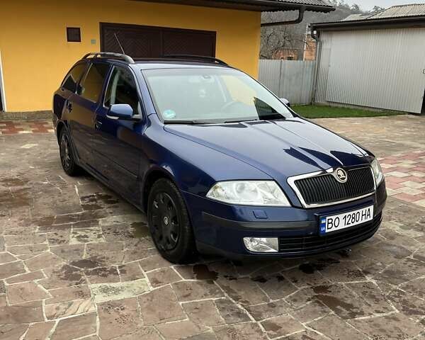 Синий Шкода Октавия, объемом двигателя 1.6 л и пробегом 270 тыс. км за 5500 $, фото 1 на Automoto.ua