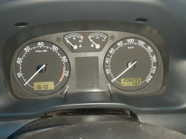 Синий Шкода Октавия, объемом двигателя 1.6 л и пробегом 208 тыс. км за 5500 $, фото 1 на Automoto.ua