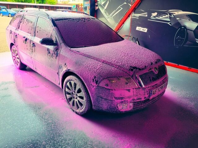 Синий Шкода Октавия, объемом двигателя 1.6 л и пробегом 220 тыс. км за 6100 $, фото 1 на Automoto.ua