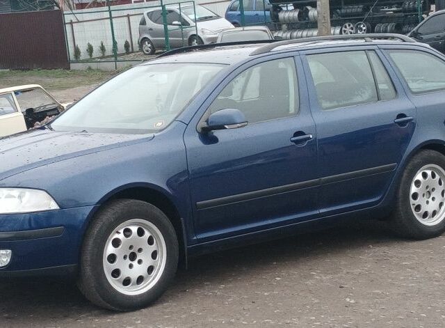 Синий Шкода Октавия, объемом двигателя 1.6 л и пробегом 288 тыс. км за 5500 $, фото 1 на Automoto.ua