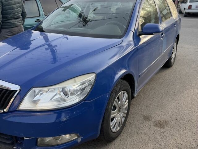 Синий Шкода Октавия, объемом двигателя 2 л и пробегом 280 тыс. км за 1850 $, фото 1 на Automoto.ua