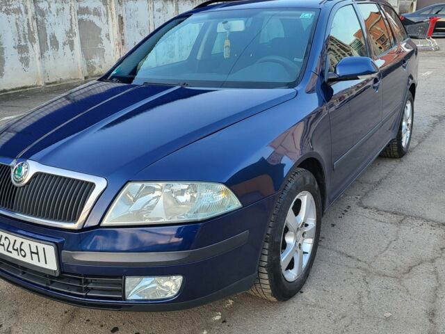 Синий Шкода Октавия, объемом двигателя 2 л и пробегом 190 тыс. км за 5900 $, фото 1 на Automoto.ua