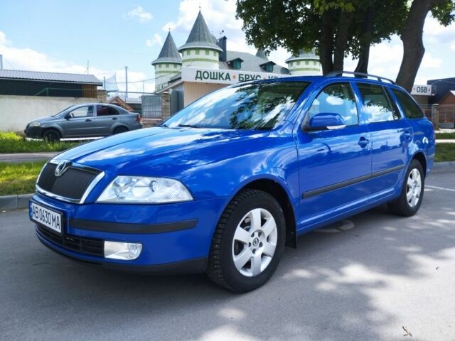 Синий Шкода Октавия, объемом двигателя 1.6 л и пробегом 220 тыс. км за 5800 $, фото 1 на Automoto.ua