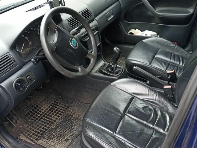 Синий Шкода Октавия, объемом двигателя 1.6 л и пробегом 220 тыс. км за 2500 $, фото 1 на Automoto.ua