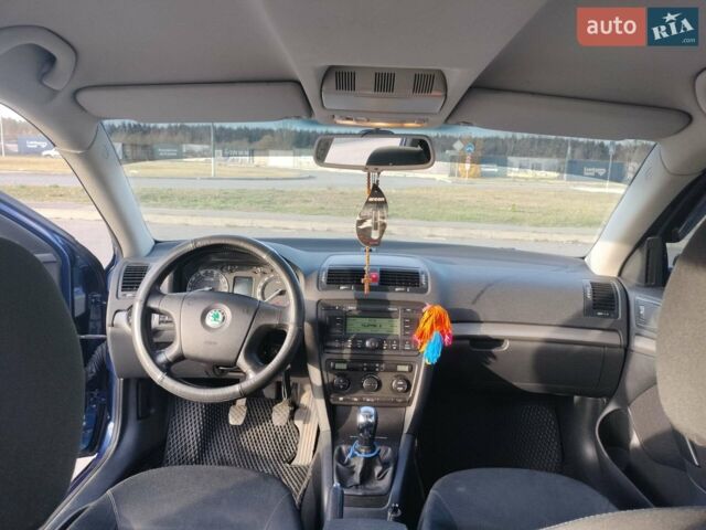 Синий Шкода Октавия, объемом двигателя 1.6 л и пробегом 295 тыс. км за 6499 $, фото 1 на Automoto.ua