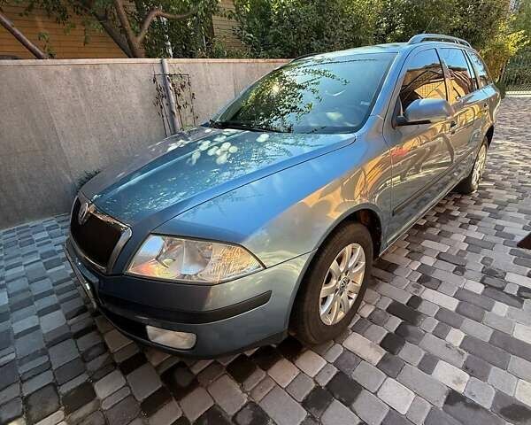 Синий Шкода Октавия, объемом двигателя 1.6 л и пробегом 269 тыс. км за 5700 $, фото 1 на Automoto.ua