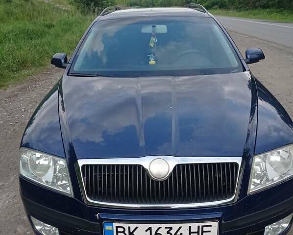 Синий Шкода Октавия, объемом двигателя 1.6 л и пробегом 235 тыс. км за 5200 $, фото 1 на Automoto.ua
