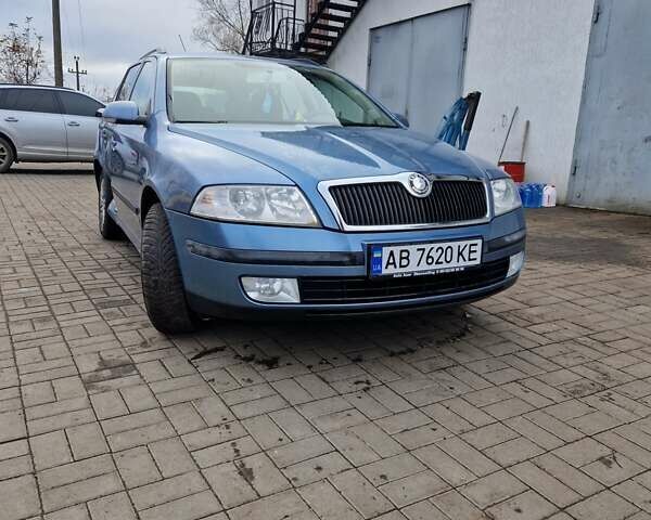 Синий Шкода Октавия, объемом двигателя 1.6 л и пробегом 253 тыс. км за 4600 $, фото 1 на Automoto.ua