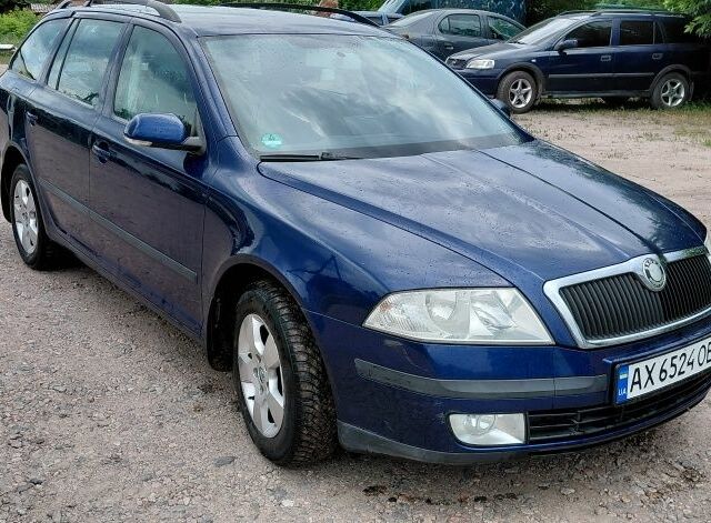 Синій Шкода Октавія, об'ємом двигуна 1.6 л та пробігом 211 тис. км за 5488 $, фото 1 на Automoto.ua