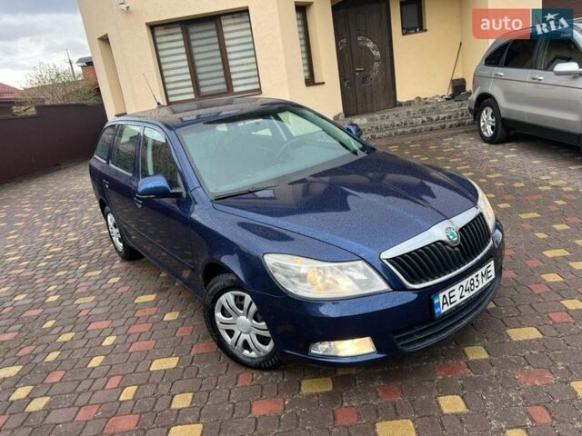 Синий Шкода Октавия, объемом двигателя 1.6 л и пробегом 205 тыс. км за 5500 $, фото 1 на Automoto.ua