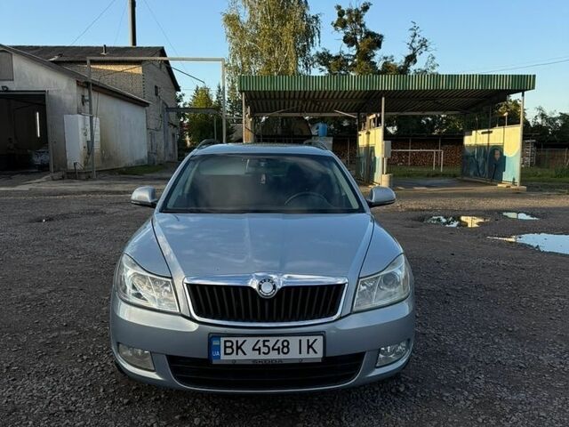 Синий Шкода Октавия, объемом двигателя 1.39 л и пробегом 195 тыс. км за 6400 $, фото 1 на Automoto.ua
