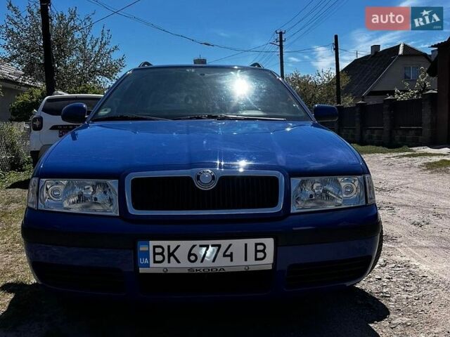 Синий Шкода Октавия, объемом двигателя 1.6 л и пробегом 206 тыс. км за 5500 $, фото 1 на Automoto.ua
