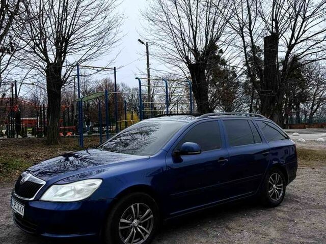 Синий Шкода Октавия, объемом двигателя 1.6 л и пробегом 250 тыс. км за 7200 $, фото 1 на Automoto.ua