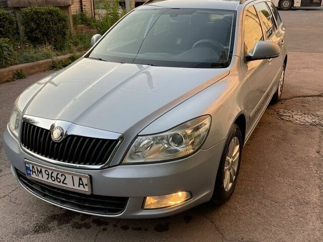 Синій Шкода Октавія, об'ємом двигуна 1.6 л та пробігом 241 тис. км за 6700 $, фото 1 на Automoto.ua