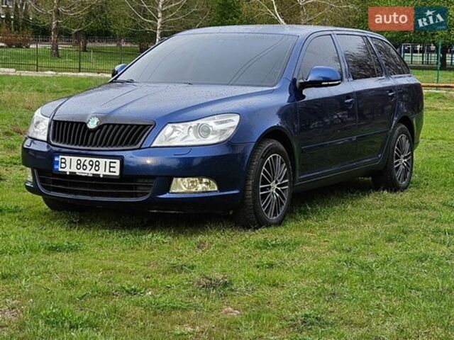 Синий Шкода Октавия, объемом двигателя 0 л и пробегом 219 тыс. км за 6800 $, фото 1 на Automoto.ua