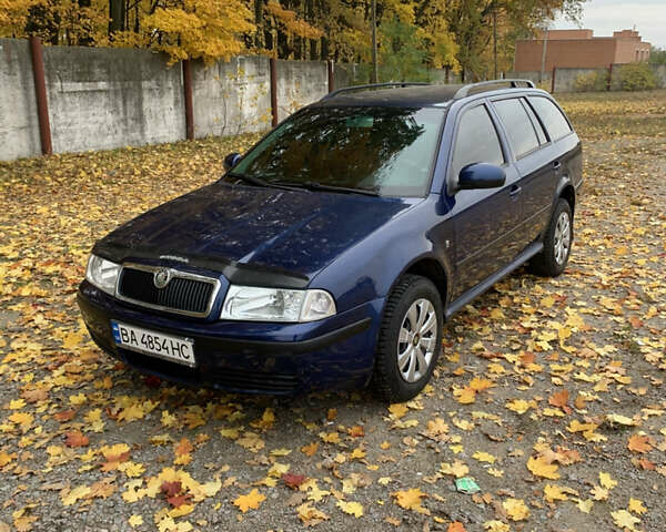 Синий Шкода Октавия, объемом двигателя 1.6 л и пробегом 260 тыс. км за 4799 $, фото 1 на Automoto.ua