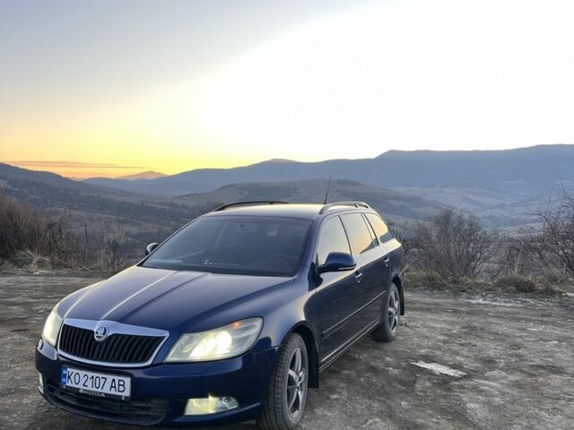 Синій Шкода Октавія, об'ємом двигуна 2 л та пробігом 330 тис. км за 7500 $, фото 1 на Automoto.ua