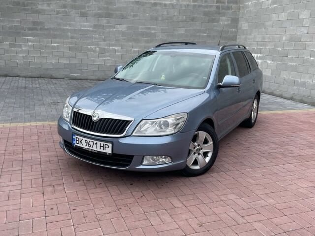 Синий Шкода Октавия, объемом двигателя 1.6 л и пробегом 288 тыс. км за 7950 $, фото 1 на Automoto.ua