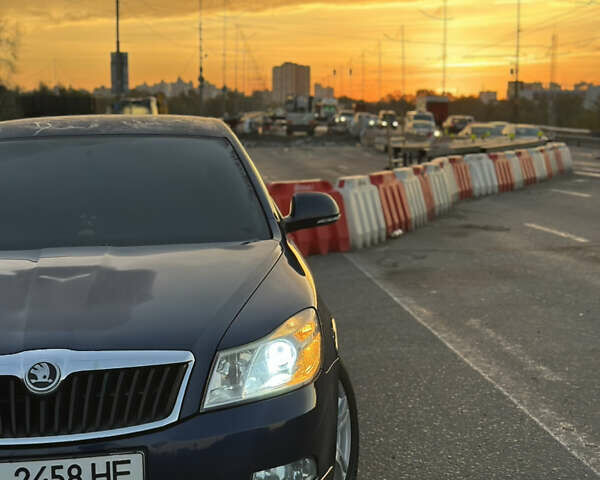 Синій Шкода Октавія, об'ємом двигуна 1.6 л та пробігом 303 тис. км за 8500 $, фото 1 на Automoto.ua