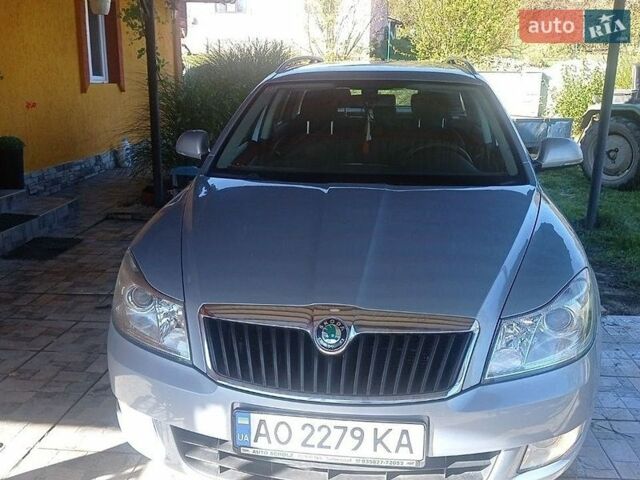 Синий Шкода Октавия, объемом двигателя 1.2 л и пробегом 240 тыс. км за 7000 $, фото 1 на Automoto.ua