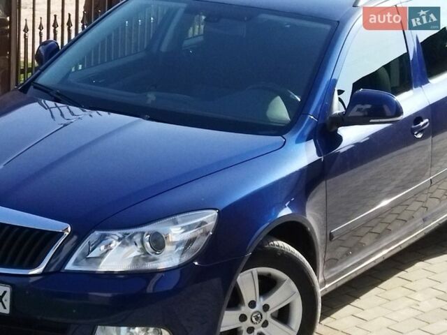 Синий Шкода Октавия, объемом двигателя 1.6 л и пробегом 245 тыс. км за 8100 $, фото 1 на Automoto.ua