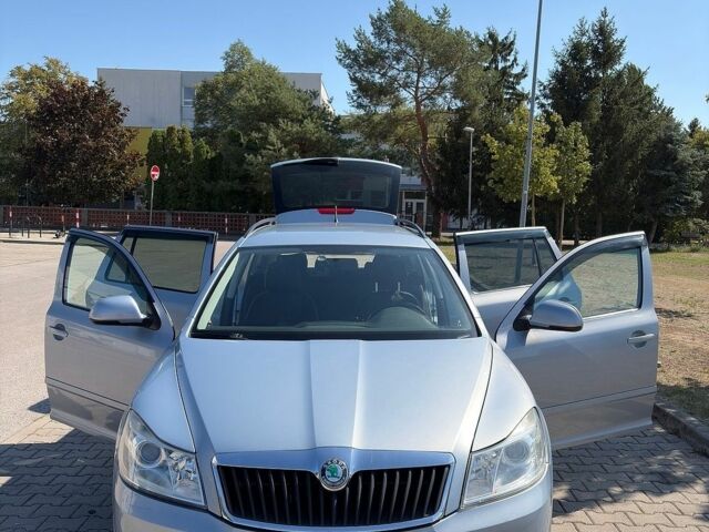 Синий Шкода Октавия, объемом двигателя 1.6 л и пробегом 268 тыс. км за 7800 $, фото 1 на Automoto.ua