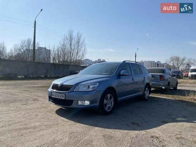 Синий Шкода Октавия, объемом двигателя 1.6 л и пробегом 228 тыс. км за 8000 $, фото 1 на Automoto.ua