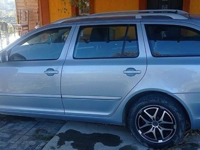Синій Шкода Октавія, об'ємом двигуна 1.2 л та пробігом 240 тис. км за 7000 $, фото 1 на Automoto.ua