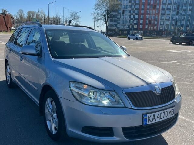 Синий Шкода Октавия, объемом двигателя 1.6 л и пробегом 354 тыс. км за 6000 $, фото 1 на Automoto.ua