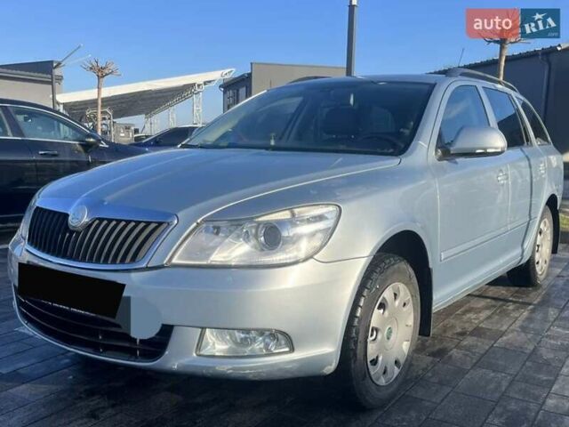 Синий Шкода Октавия, объемом двигателя 1.2 л и пробегом 202 тыс. км за 5200 $, фото 1 на Automoto.ua