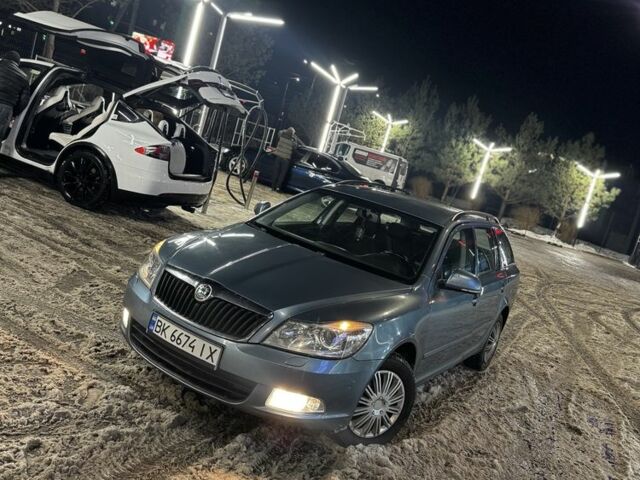 Синий Шкода Октавия, объемом двигателя 1.6 л и пробегом 298 тыс. км за 6950 $, фото 1 на Automoto.ua
