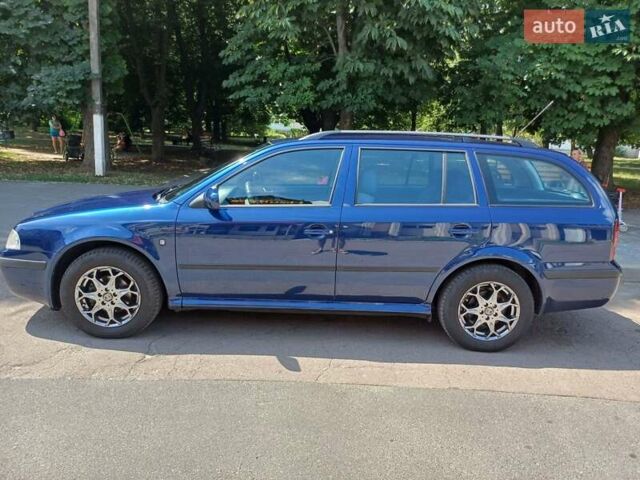 Синий Шкода Октавия, объемом двигателя 1.6 л и пробегом 268 тыс. км за 6500 $, фото 1 на Automoto.ua