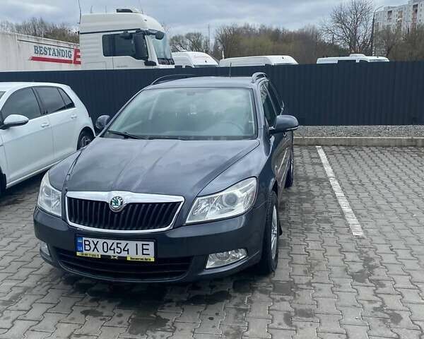 Шкода Октавія 2011 у Хмельницькому на Automoto.ua Синій Шкода Октавія, об'ємом двигуна 1.6 л та пробігом 218 тис. км за 8300 $, фото 1 на Automoto.ua
