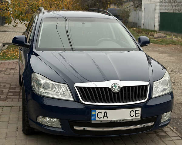 Синий Шкода Октавия, объемом двигателя 1.6 л и пробегом 287 тыс. км за 8500 $, фото 1 на Automoto.ua