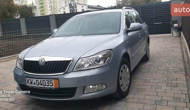 Синий Шкода Октавия, объемом двигателя 1.6 л и пробегом 255 тыс. км за 8500 $, фото 1 на Automoto.ua