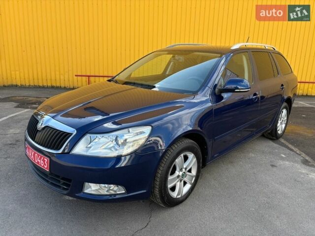 Синий Шкода Октавия, объемом двигателя 1.6 л и пробегом 220 тыс. км за 8400 $, фото 1 на Automoto.ua