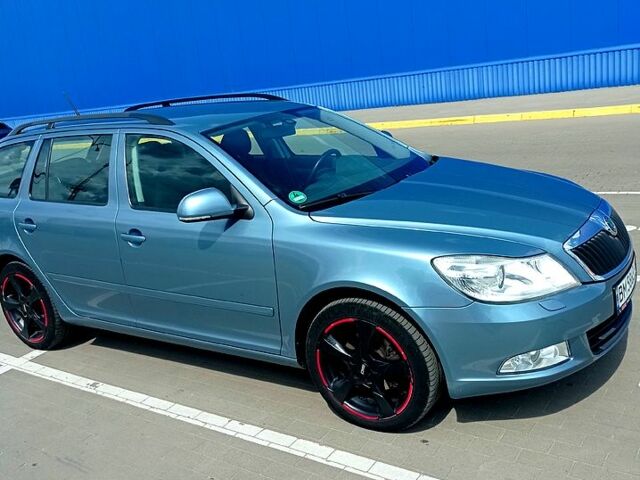 Шкода Октавия 2011 в Черкассах на Automoto.ua Синий Шкода Октавия, объемом двигателя 1.8 л и пробегом 220 тыс. км за 8200 $, фото 1 на Automoto.ua