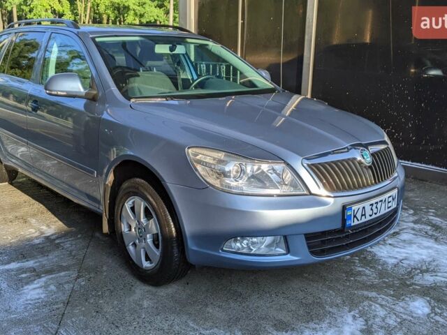 Синій Шкода Октавія, об'ємом двигуна 1.6 л та пробігом 241 тис. км за 7800 $, фото 1 на Automoto.ua