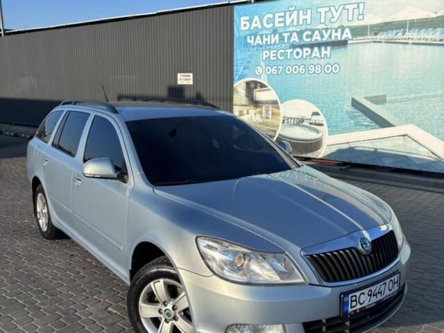 Синий Шкода Октавия, объемом двигателя 2 л и пробегом 290 тыс. км за 7999 $, фото 1 на Automoto.ua
